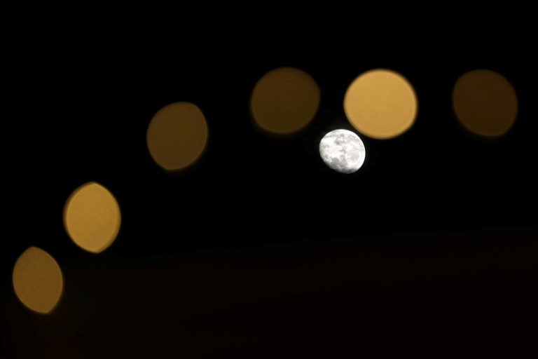 01:47 – La Francia si unisce al programma di esplorazione lunare della NASA