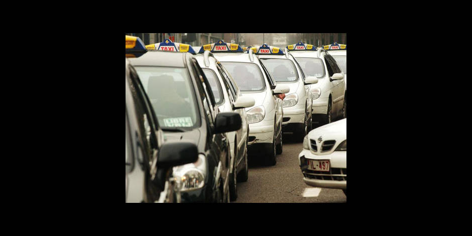 250 taxis bruxellois dans le centre-ville pour exprimer leur mécontentement