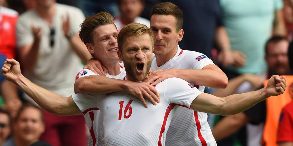 La Pologne bat la Suisse aux tirs au but et file en quarts ! (1-1, 5-4 tab)